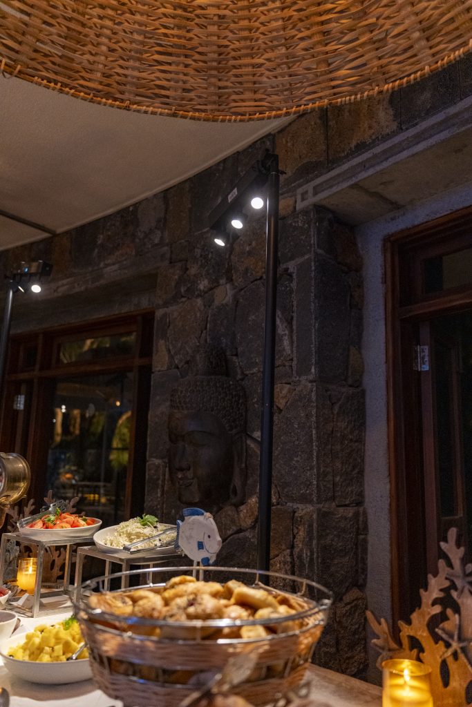 Sea-themed welcome dinner Mauritius with elegant coastal décor and serpentine tables

Sea-themed welcome dinner Mauritius designed by Impact Production Group at Shandrani Beachcomber

Luxury sea-themed welcome dinner Mauritius featuring blue lighting and marine-inspired tablescape